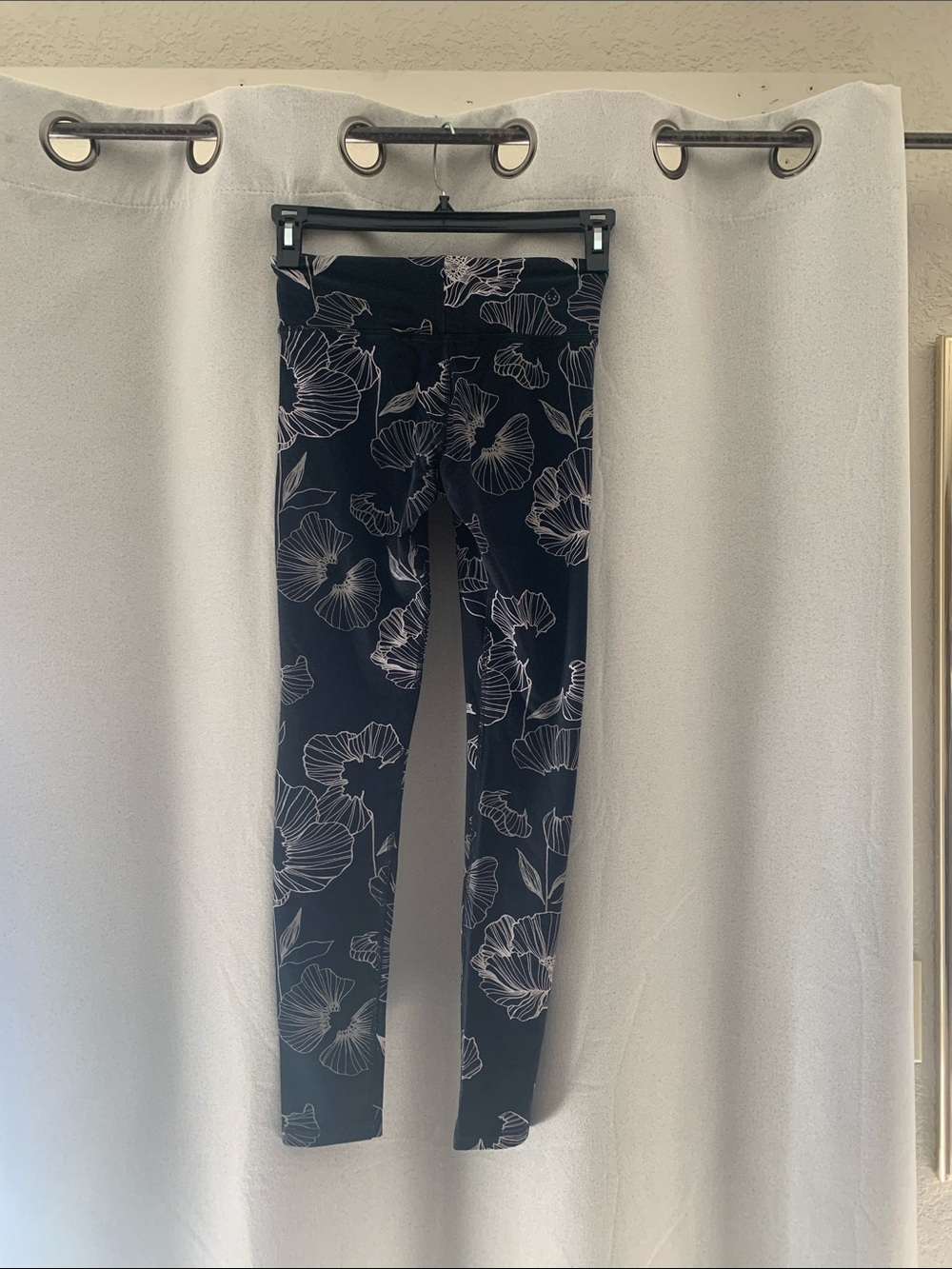Women's Navy Floral Leggings - Comfortable Everyday Stretch - Picture 7 of 8